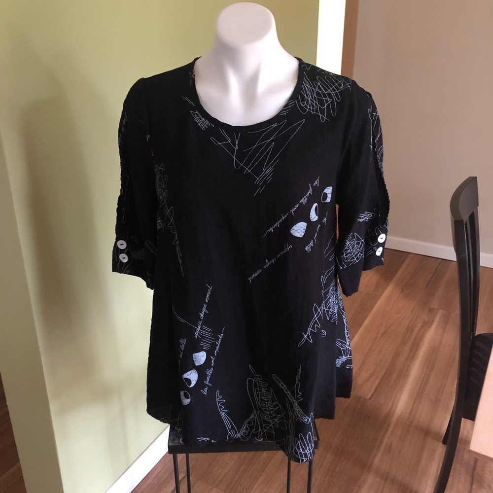 Ushi cold shoulder top
